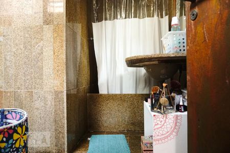 Casa à venda com 600m², 5 quartos e 10 vagasBanheiro da Suíte 2