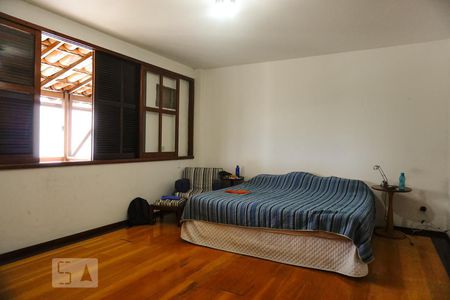 Casa à venda com 600m², 5 quartos e 10 vagasSuíte3 