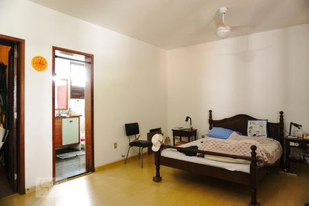 Casa à venda com 600m², 5 quartos e 10 vagasSuíte 4