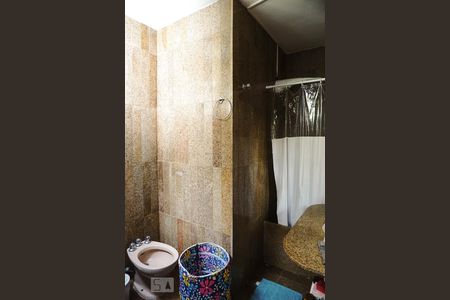 Casa à venda com 600m², 5 quartos e 10 vagasBanheiro da Suíte 2