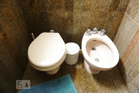 Casa à venda com 600m², 5 quartos e 10 vagasBanheiro da Suíte 2