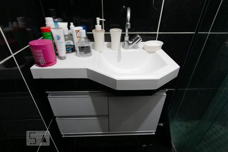 Apartamento à venda com 58m², 2 quartos e 1 vagaDetalhe banheiro