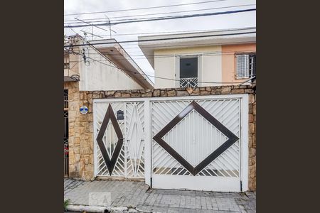 Casa para alugar com 150m², 3 quartos e 5 vagas Casa para alugar com 150m², 3 quartos e 5 vagasFachada