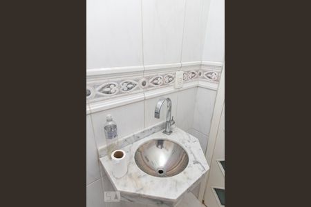 Lavabo de casa para alugar com 3 quartos, 150m² em Vila Mazzei, São Paulo