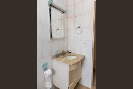 Casa à venda com 140m², 4 quartos e 2 vagasBanheiro 1
