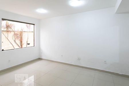 Sala  de casa para alugar com 2 quartos, 85m² em Planalto, Belo Horizonte