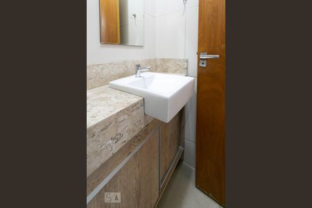 Lavabo de casa para alugar com 2 quartos, 85m² em Planalto, Belo Horizonte