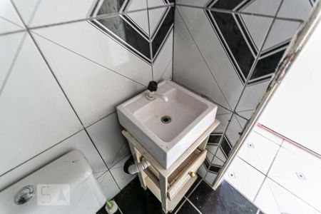 Casa para alugar com 60m², 2 quartos e 1 vaga Casa para alugar com 60m², 2 quartos e 1 vagaBanheiro