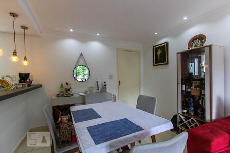 Sala de apartamento para alugar com 3 quartos, 70m² em Jardim Barbacena, Cotia