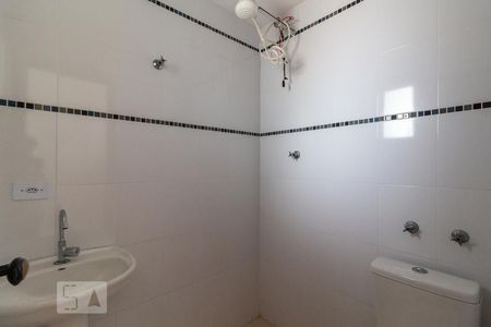 Banheiro de kitnet/studio para alugar com 1 quarto, 34m² em Penha de França, São Paulo