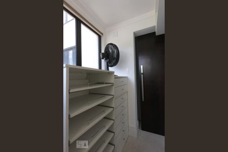 Apartamento à venda com 145m², 1 quarto e 2 vagasCloset