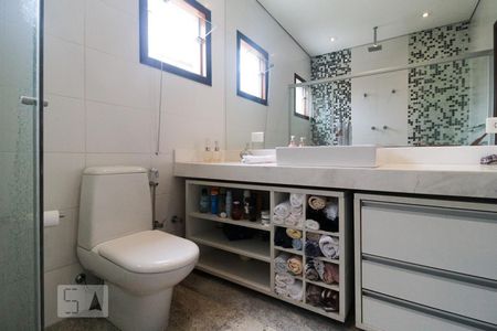 Casa à venda com 250m², 3 quartos e 3 vagasBanheiro do quarto 1