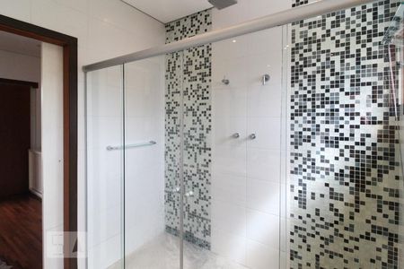 Casa à venda com 250m², 3 quartos e 3 vagasBanheiro do quarto 1