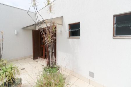 Casa à venda com 250m², 3 quartos e 3 vagasVaranda do quarto 1