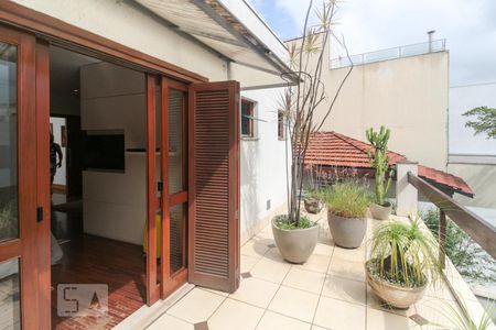Casa à venda com 250m², 3 quartos e 3 vagasVaranda do quarto 1