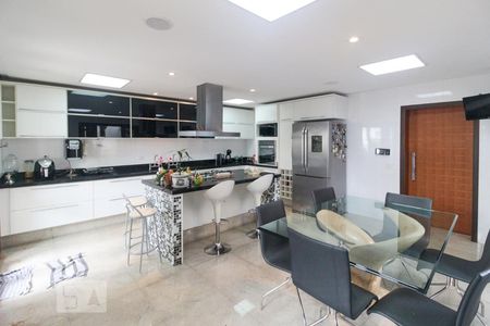 Casa à venda com 250m², 3 quartos e 3 vagasCozinha