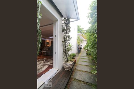 Casa à venda com 250m², 3 quartos e 3 vagasCorredor lateral