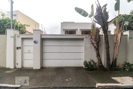 Casa à venda com 250m², 3 quartos e 3 vagasFachada