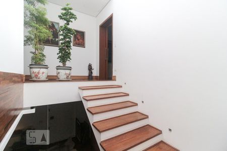 Escada de casa à venda com 3 quartos, 250m² em Vila Monumento, São Paulo