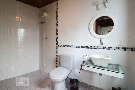 Casa à venda com 250m², 3 quartos e 3 vagasBanheiro da edícula