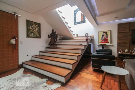 Escada de casa à venda com 3 quartos, 250m² em Vila Monumento, São Paulo