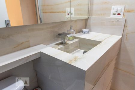 Apartamento à venda com 72m², 3 quartos e 2 vagas Apartamento à venda com 72m², 3 quartos e 2 vagasPia