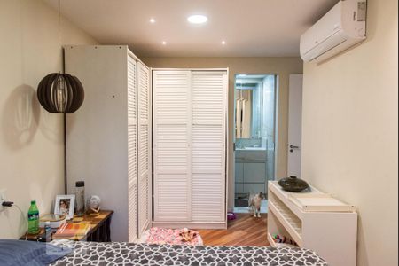 Apartamento à venda com 72m², 3 quartos e 2 vagas Apartamento à venda com 72m², 3 quartos e 2 vagasSuíte