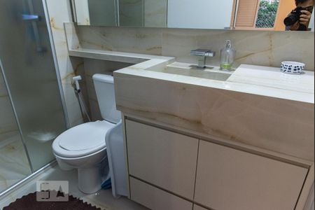 Apartamento à venda com 72m², 3 quartos e 2 vagas Apartamento à venda com 72m², 3 quartos e 2 vagasBanheiro da suíte