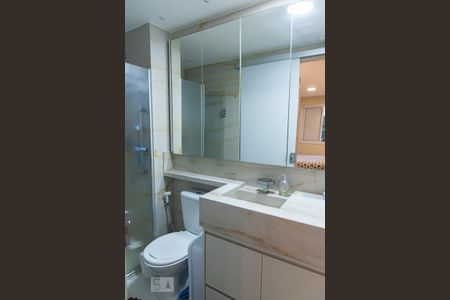 Apartamento à venda com 72m², 3 quartos e 2 vagas Apartamento à venda com 72m², 3 quartos e 2 vagasBanheiro da suíte