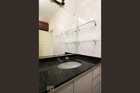 Casa à venda com 200m², 4 quartos e 2 vagasBanheiro da Suíte 