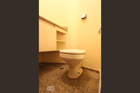 Lavabo de casa à venda com 4 quartos, 200m² em Vila Nova Conceição, São Paulo