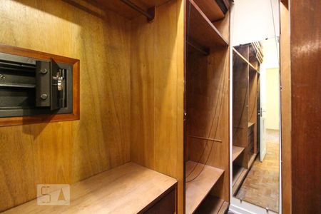 Casa à venda com 200m², 4 quartos e 2 vagasCloset da Suíte 