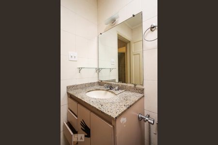 Casa à venda com 200m², 4 quartos e 2 vagasBanheiro 