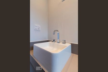 Casa à venda com 215m², 3 quartos e 3 vagasBanheiro