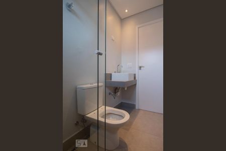 Casa à venda com 215m², 3 quartos e 3 vagasBanheiro da suíte