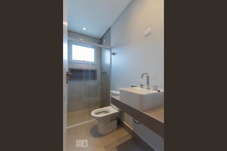 Casa à venda com 215m², 3 quartos e 3 vagasBanheiro da suíte