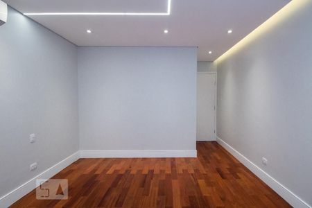 Casa à venda com 215m², 3 quartos e 3 vagasSuíte