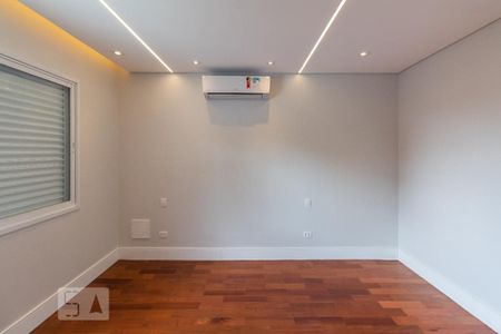 Casa à venda com 215m², 3 quartos e 3 vagasSuíte