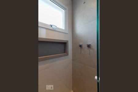 Casa à venda com 215m², 3 quartos e 3 vagasBanheiro da suíte