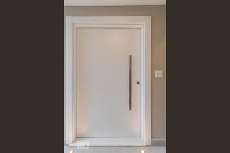 Casa à venda com 185m², 3 quartos e 3 vagas Casa à venda com 185m², 3 quartos e 3 vagasEntrada