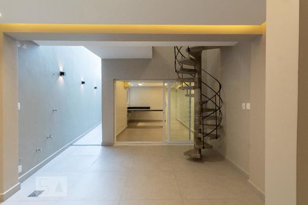 Casa à venda com 185m², 3 quartos e 3 vagas Casa à venda com 185m², 3 quartos e 3 vagasQuintal