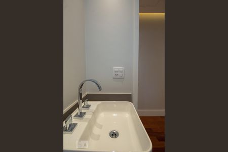 Casa à venda com 185m², 3 quartos e 3 vagas Casa à venda com 185m², 3 quartos e 3 vagasBanheiro da suíte