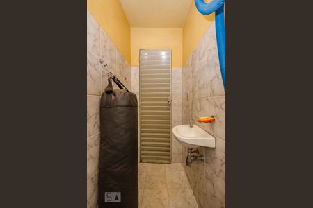 Casa à venda com 350m², 5 quartos e 8 vagasBanheiro de Serviço