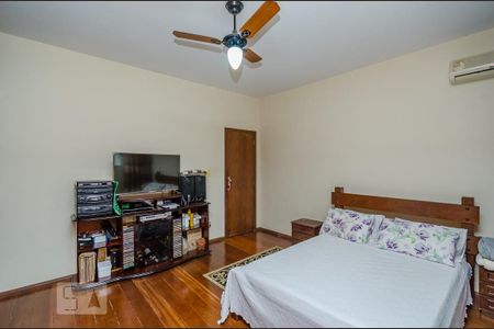 Casa à venda com 350m², 5 quartos e 8 vagasSuíte