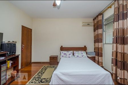 Casa à venda com 350m², 5 quartos e 8 vagasSuíte
