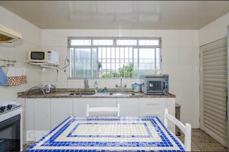 Casa à venda com 350m², 5 quartos e 8 vagascozinha piso inferior