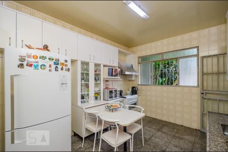 Casa à venda com 350m², 5 quartos e 8 vagasCozinha