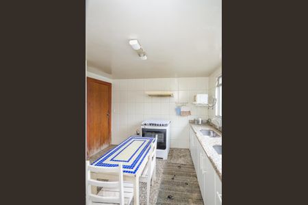 Casa à venda com 350m², 5 quartos e 8 vagascozinha piso inferior