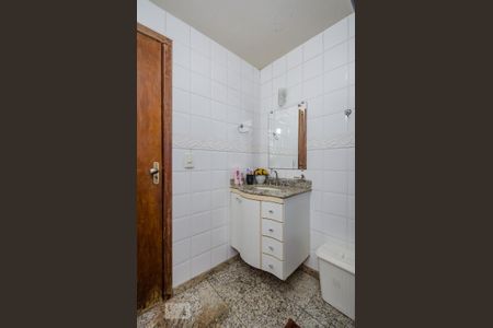 Casa à venda com 350m², 5 quartos e 8 vagasBanheiro Social 2