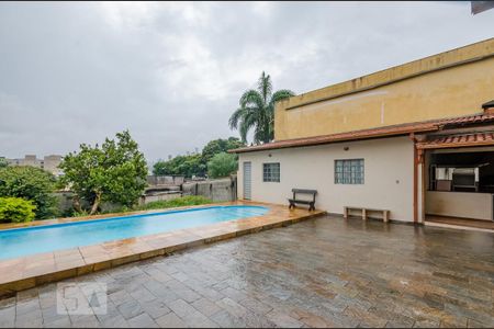 Casa à venda com 350m², 5 quartos e 8 vagasÁrea Externa